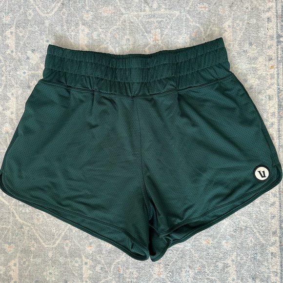 Vuori Pants - Vuori Emerald Athletic Women Shorts